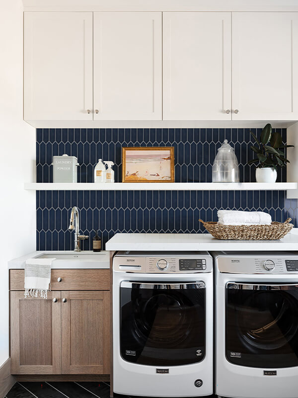 dark blue picket long hexagon mosaic tile as kitchen backsplash